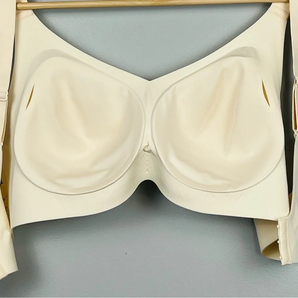 Comfelie ivory molded soft cup adjustable strap bra, 3XL.